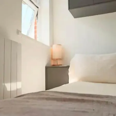 Cute 1 Bedroom Flat In Clifton 布里斯托